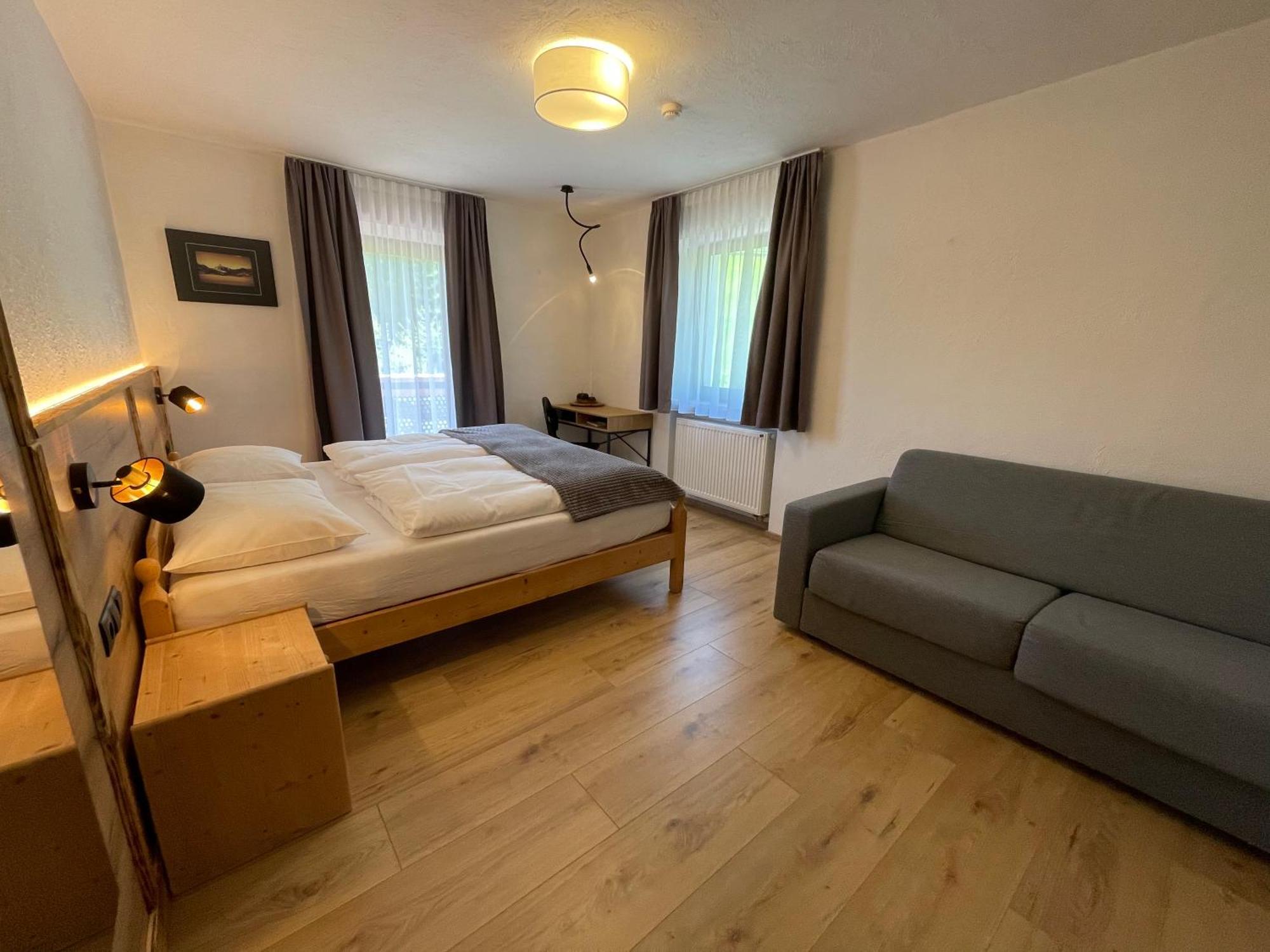 Guesthouse Rungg バディーア エクステリア 写真