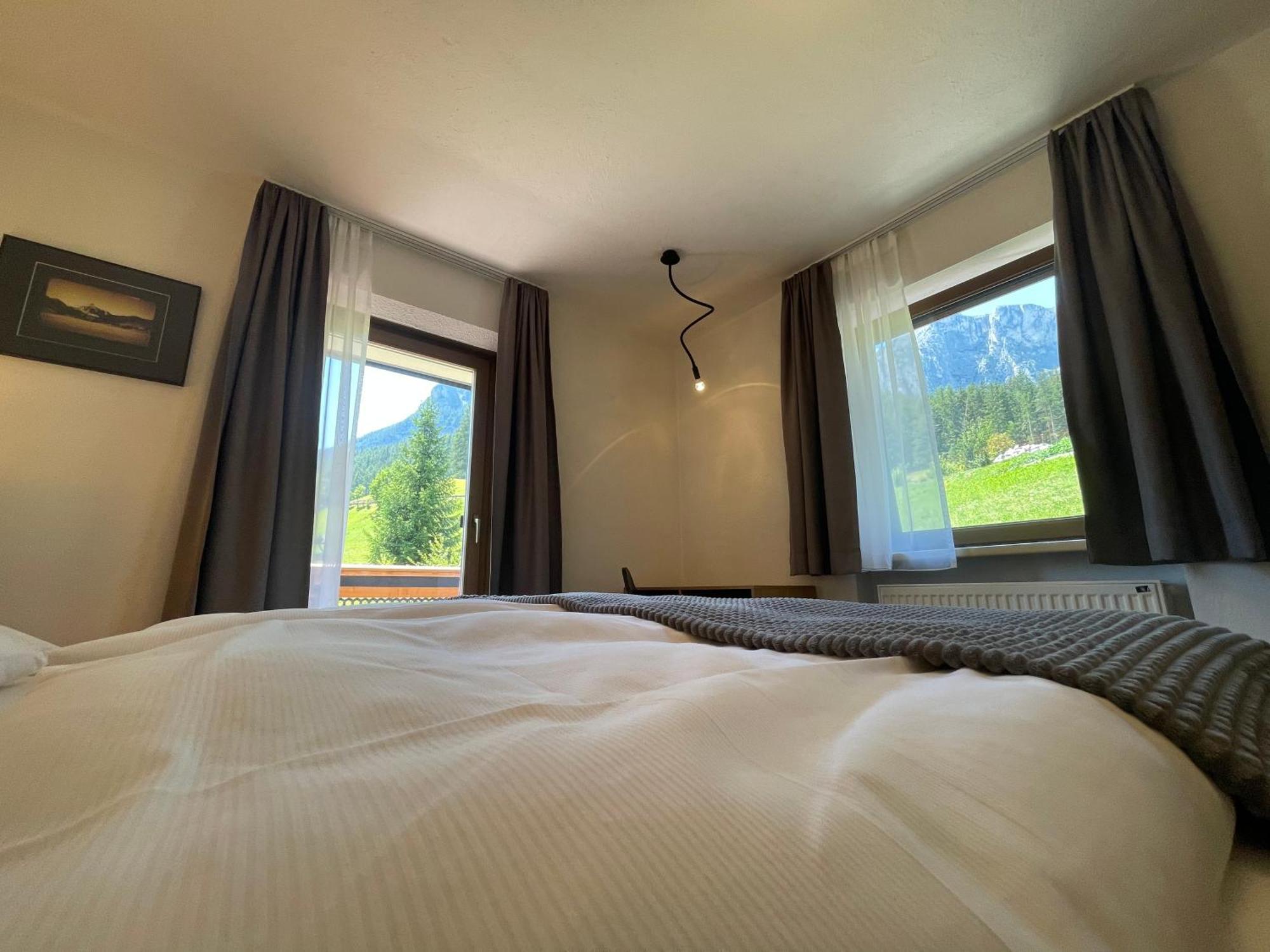 Guesthouse Rungg バディーア エクステリア 写真